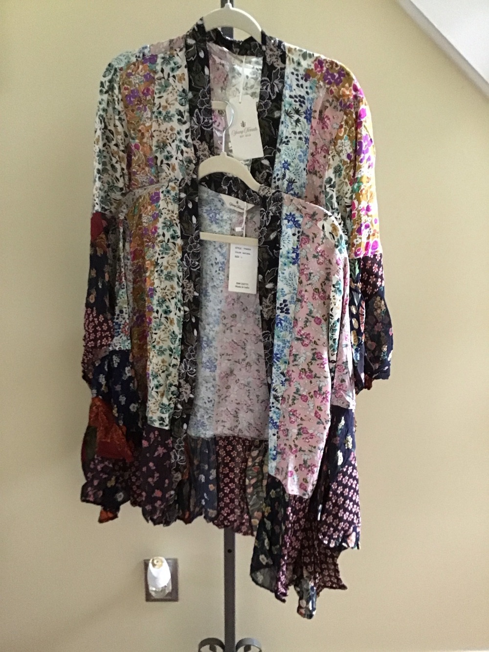 YOUNG THREADS NWT KIMONO FLORAL PATTERNS SIZE SMALL - X-Large